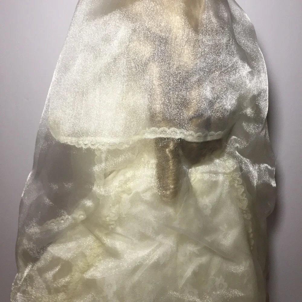 DYNASTY DOLLS Porcelain Bride Doll